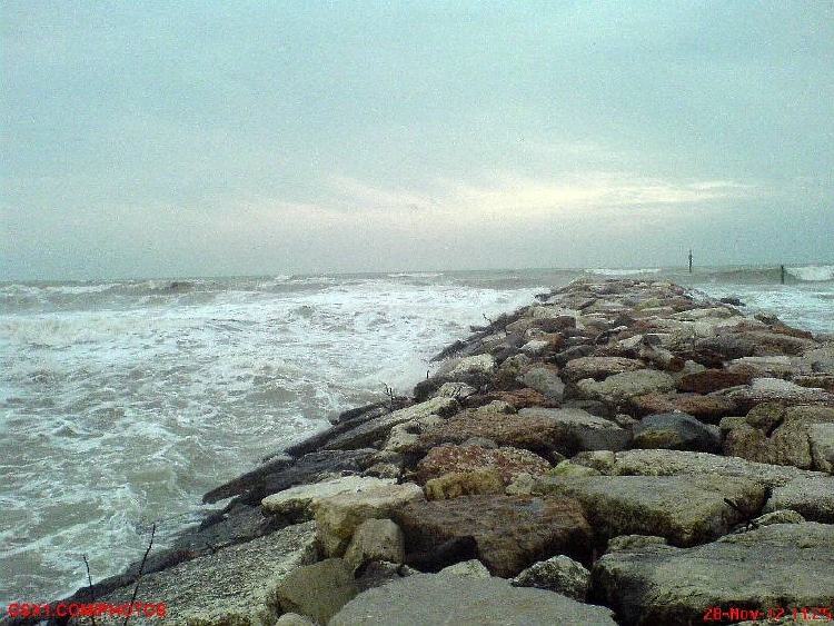 Mare-su-scogliera.jpg