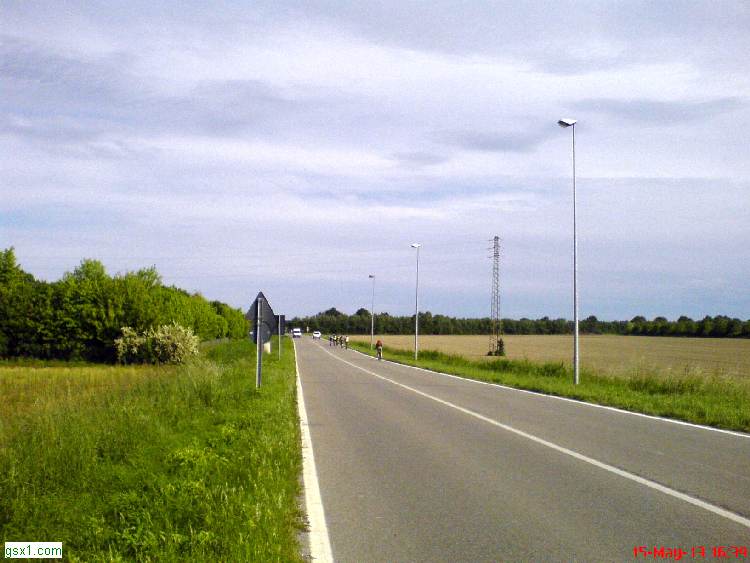 Coda-finale-di-lunga-fila-di-ciclisti.jpg