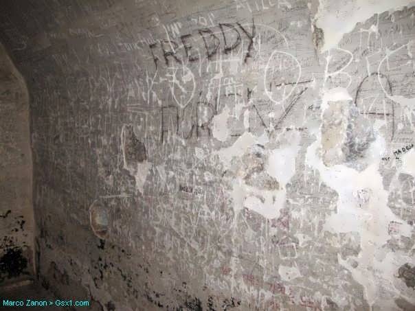 schools-visiting-prisons-defacing-walls.jpg