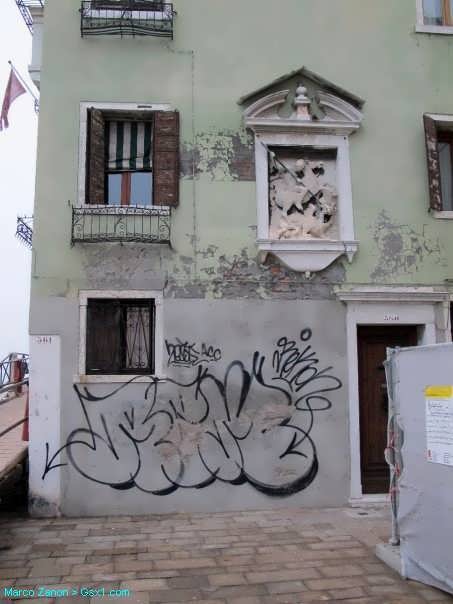 wall-defacing-in-venice.jpg