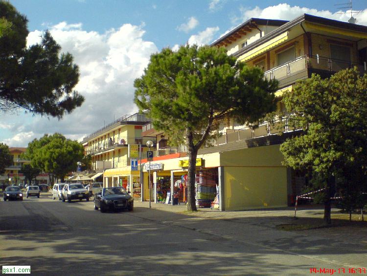 Discesa-parallela-a-via-Marinella-Negozietto.jpg