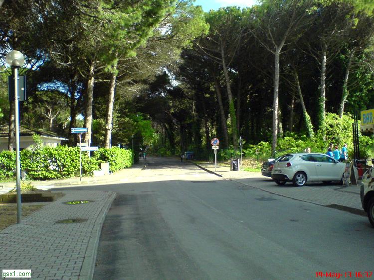 Parallela-di-via-Marinella-andando-in-spiaggia.jpg
