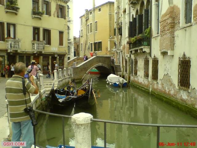 Again-two-gondolas.jpg
