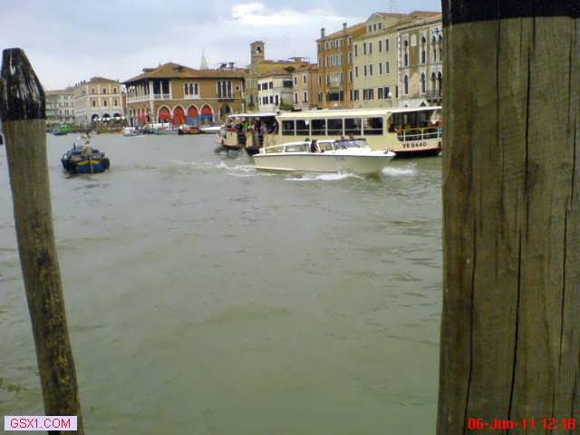 Canal-traffic.jpg