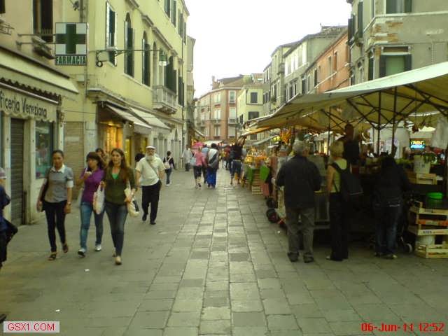 Fruit-Market-Venice.jpg
