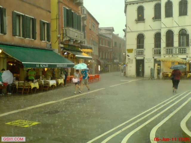 Getting-shelterOutsideTrain-Station-Venice.jpg