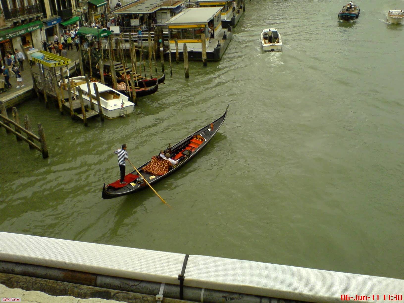 Gondola-FromRialto.jpg