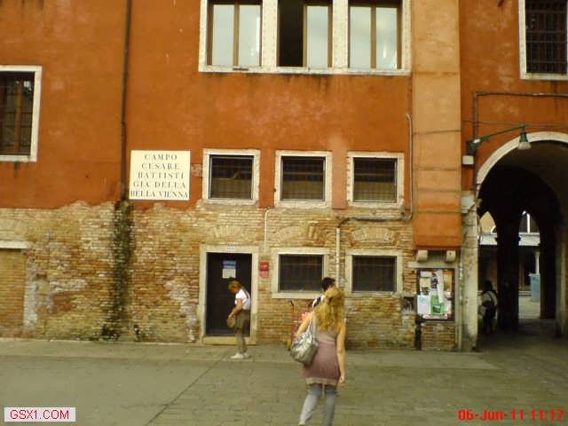 Law-court-Window-Venice.jpg