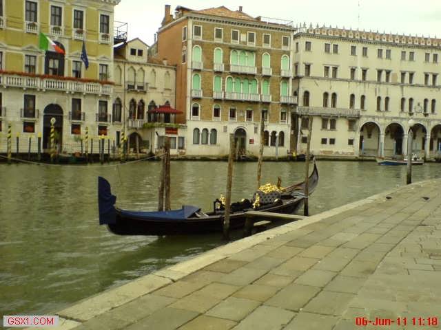 MooredBehind-the-Tribunale-Venice.jpg