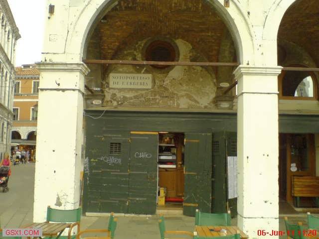 Sotoportego-erberia-venice.jpg