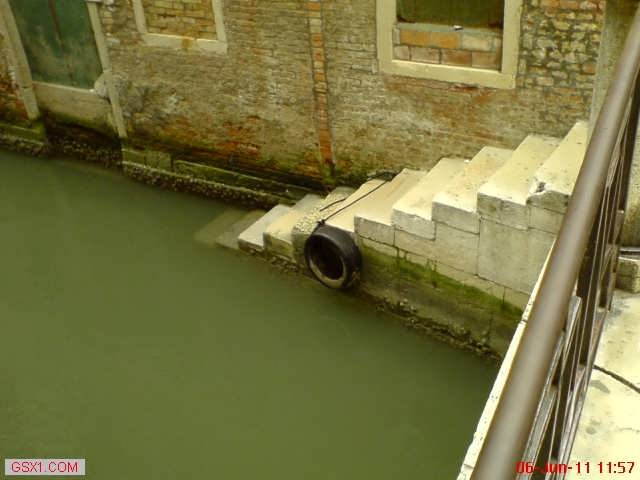 Steps-into-the-canal.jpg