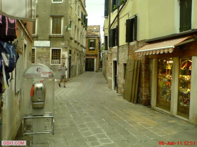 Telephone-Box-Venice.jpg