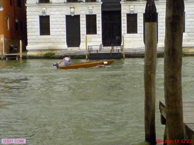 TiniestMotorizedVeniceBoat.jpg