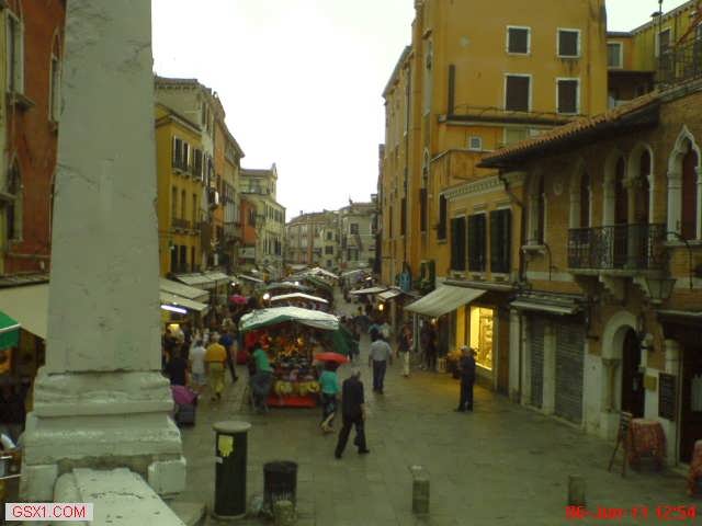 Venice-FruitMarket.jpg