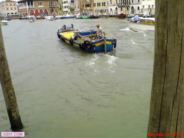 VeniceGoodsTransporting.jpg