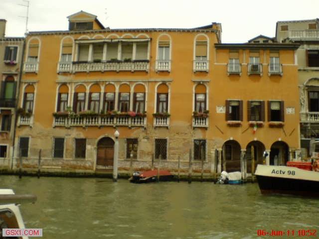 canal-grande-towards-rialto-from-the-water.jpg