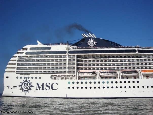 Polluting-Ship-in-Venice.jpg